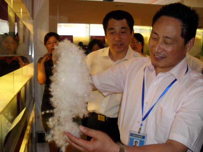 省商務(wù)廳張廳長(zhǎng)及各位領(lǐng)導(dǎo)、專(zhuān)家蒞臨公司視察指導(dǎo)
