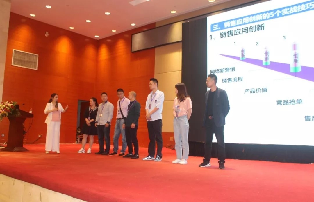 【匠心?絨耀】鴻潤羽絨家紡第二十三屆招商會(huì)暨2019秋冬新品發(fā)布會(huì)完美收官！